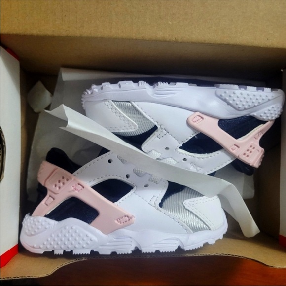NWT Nike Huarache Run (TD) girls sneakers size 9C 704950-115 floor model - Picture 2 of 3